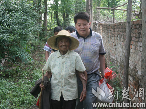 91岁独居老太种田自给自足 最大愿望是入党(图)