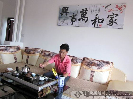 王灵农场职工"安居" "乐业"开着拖拉机住公寓楼