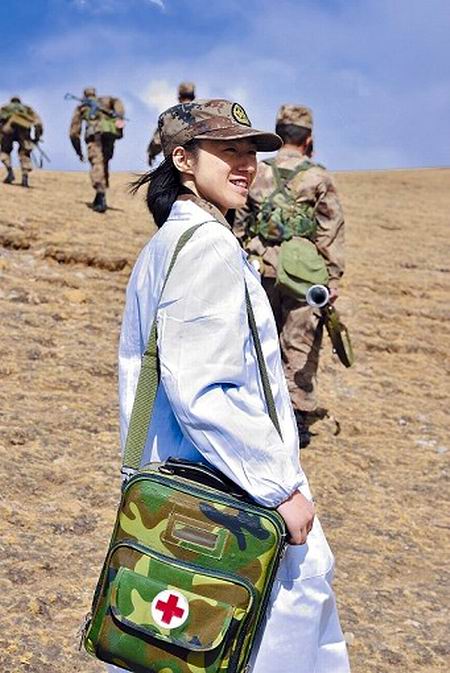 记成都军区西藏那曲军分区门诊所护师彭燕(上)