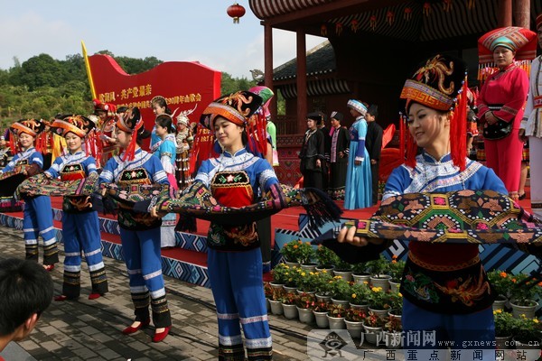 唱起山歌给党听 广西各族群众歌舞颂党恩(组图)