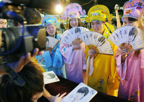 李宇春地位无人能及独家组图直击两地签售 - 彩彩 - 826的约定的博客