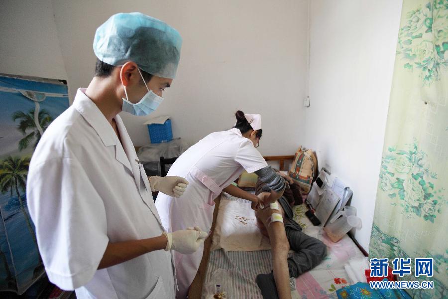 江西赣州:“家庭医生”走进百姓家